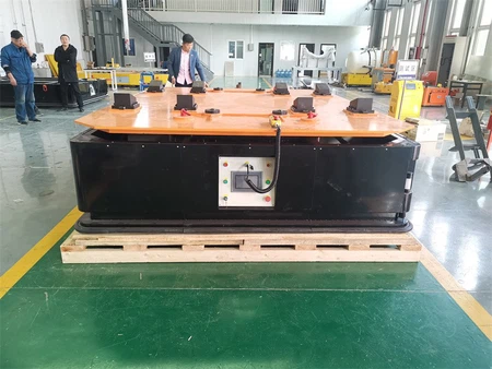 Carrying a lifting AGV Carrying a lifting AGV